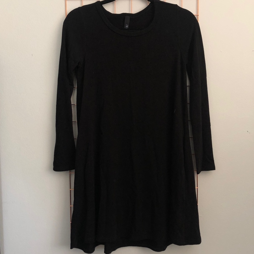Jolie | Black Long-Sleeved Pocket Dress